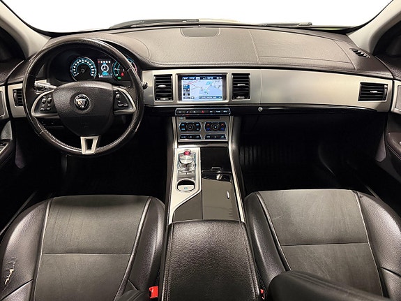 Jaguar XF 9 of 30