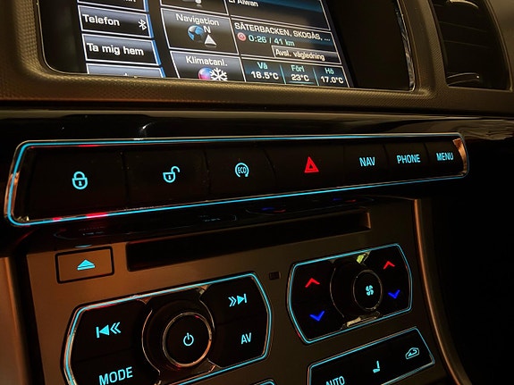 Jaguar XF 16 of 30