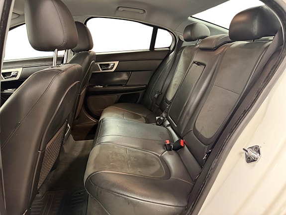 Jaguar XF 11 of 30