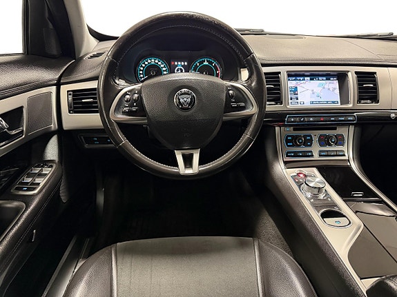 Jaguar XF 10 of 30