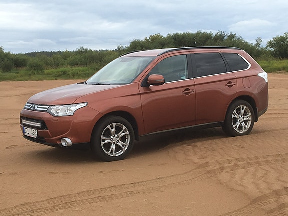 Mitsubishi Outlander 2 of 5