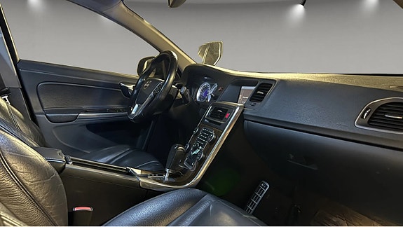 Volvo S60 7 of 8