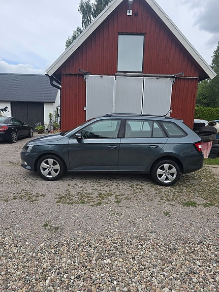 Skoda Fabia 2 of 7