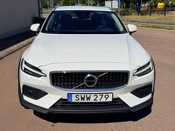 Volvo V60 Cross Country 8 of 28