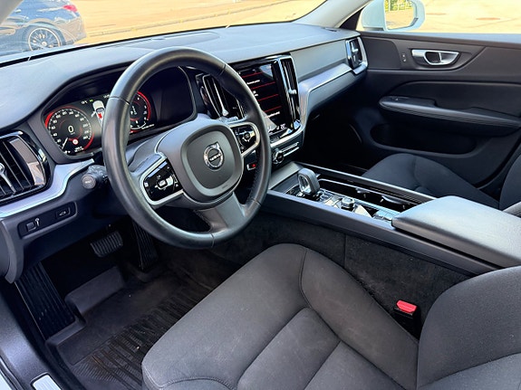 Volvo V60 Cross Country 10 of 28