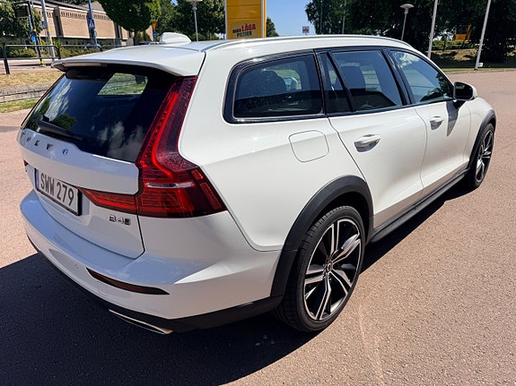 Volvo V60 Cross Country 5 of 28