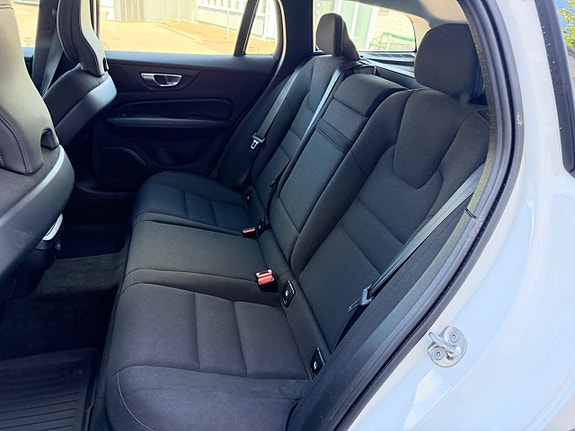 Volvo V60 Cross Country 12 of 28