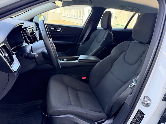 Volvo V60 Cross Country 11 of 28