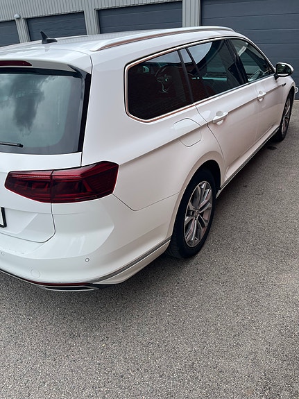 Volkswagen Passat 2 of 10