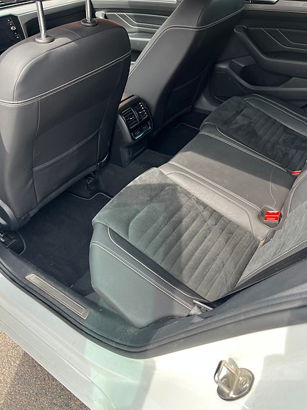 Volkswagen Passat 10 of 10