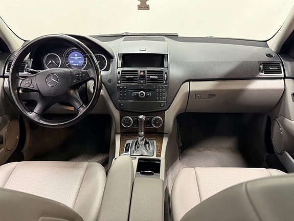 Mercedes-Benz C180 9 of 17