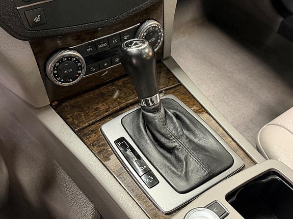 Mercedes-Benz C180 10 of 17