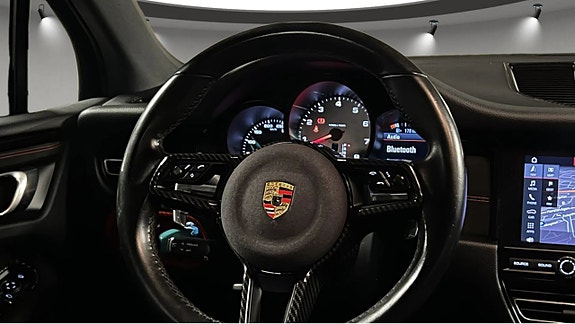 Porsche Macan 10 of 12