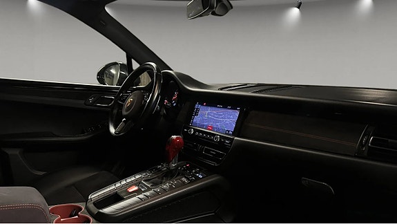 Porsche Macan 8 of 12