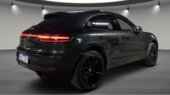 Porsche Macan 3 of 12