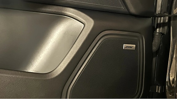 Porsche Macan 12 of 12