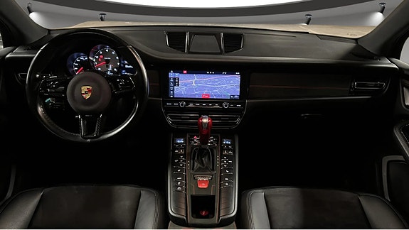 Porsche Macan 7 of 12