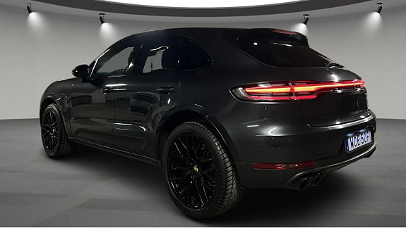 Porsche Macan 5 of 12