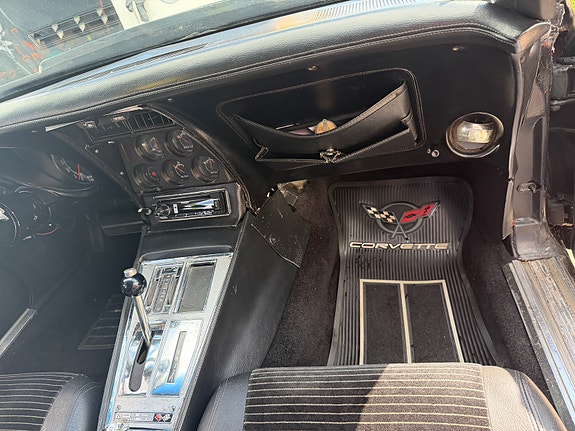 Chevrolet Corvette 7 of 16