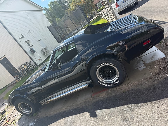 Chevrolet Corvette 3 of 16