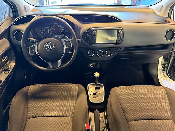 Toyota Yaris 11 of 16