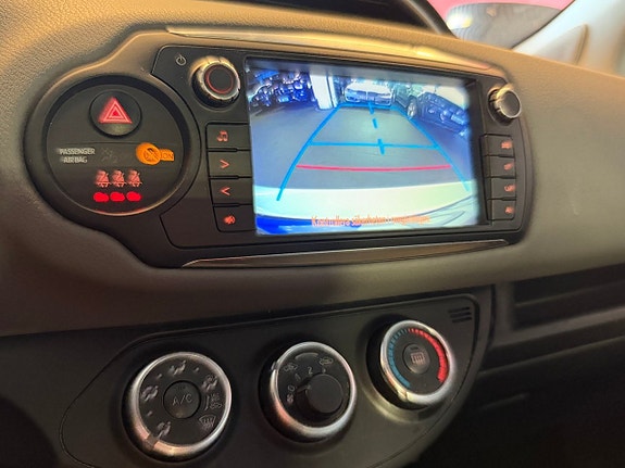 Toyota Yaris 13 of 16