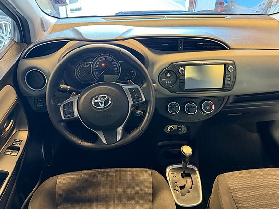 Toyota Yaris 9 of 16