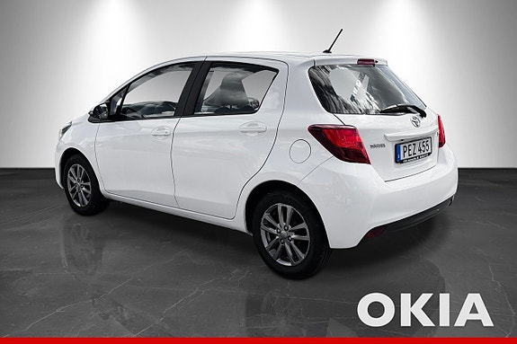 Toyota Yaris 2 of 16