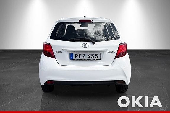 Toyota Yaris 5 of 16