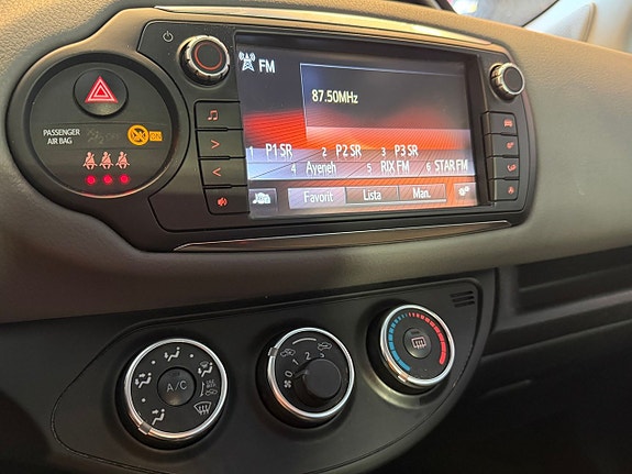 Toyota Yaris 15 of 16