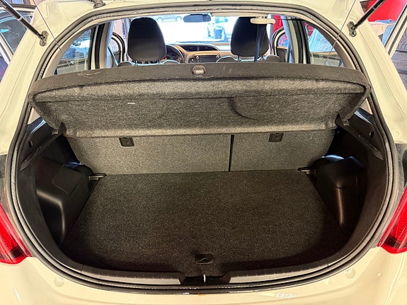 Toyota Yaris 16 of 16