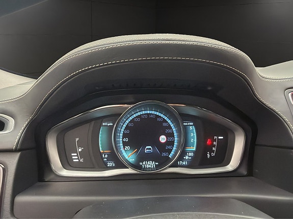 Volvo V70 17 of 30