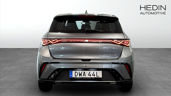 BYD Dolphin 7 of 9