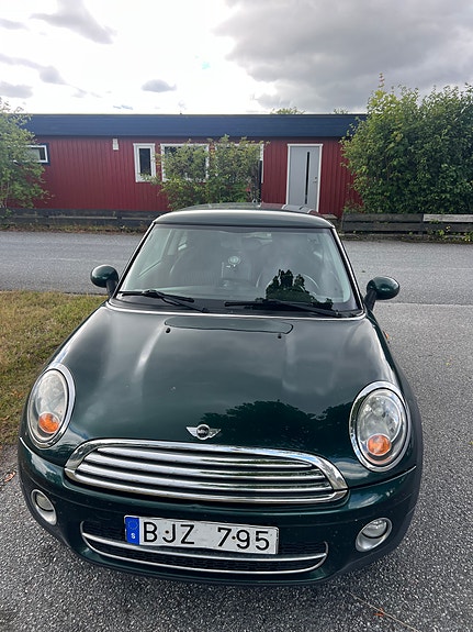 MINI Cooper 2 of 4