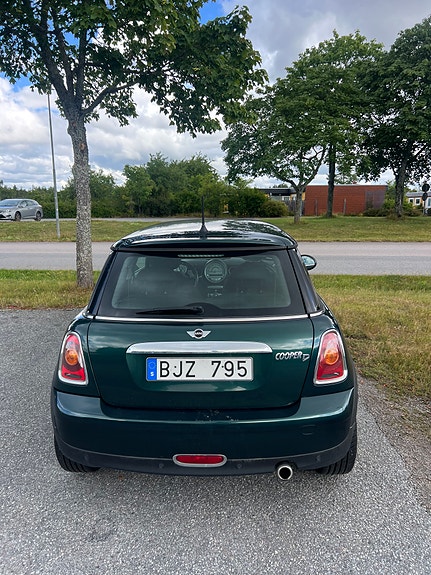MINI Cooper 4 of 4