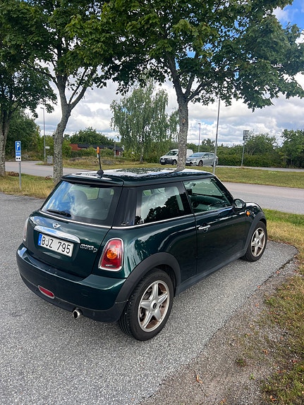 MINI Cooper 3 of 4