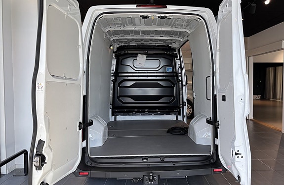 Nissan Interstar 7 of 17