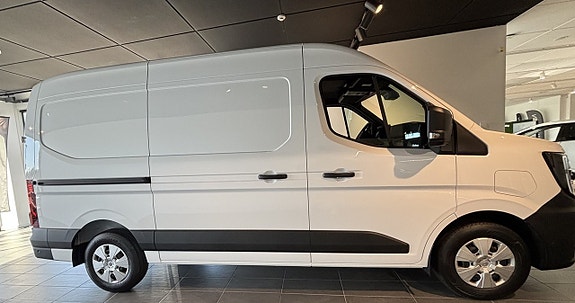 Nissan Interstar 4 of 17