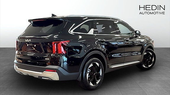 Kia Sorento 2 of 18
