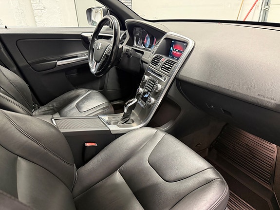 Volvo XC60 10 of 18