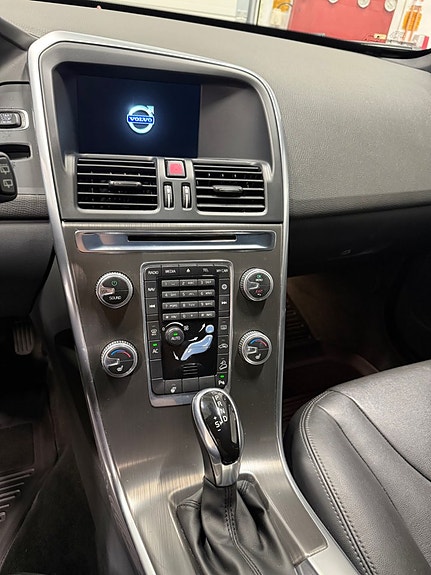Volvo XC60 13 of 18