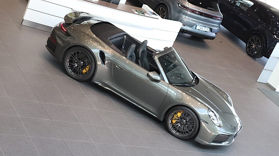 Porsche 911 Turbo S 5 of 10