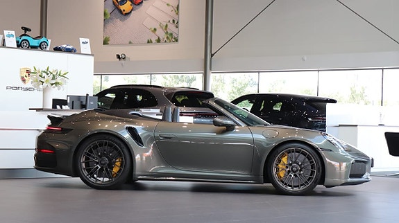 Porsche 911 Turbo S 3 of 10