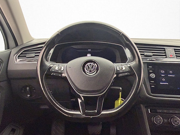 Volkswagen Tiguan 11 of 28