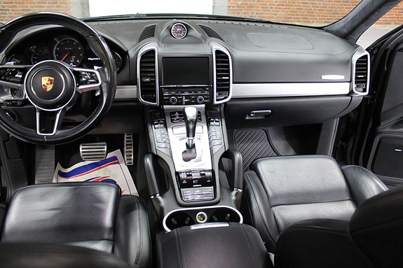 Porsche Cayenne Turbo 12 of 22