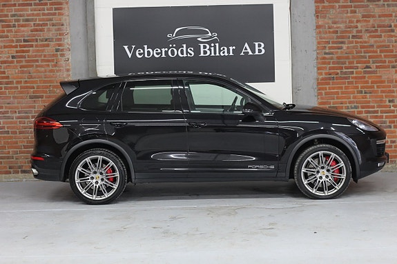 Porsche Cayenne Turbo 6 of 22