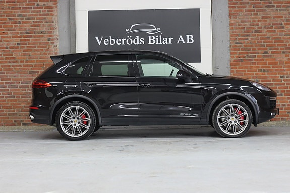 Porsche Cayenne Turbo 7 of 22