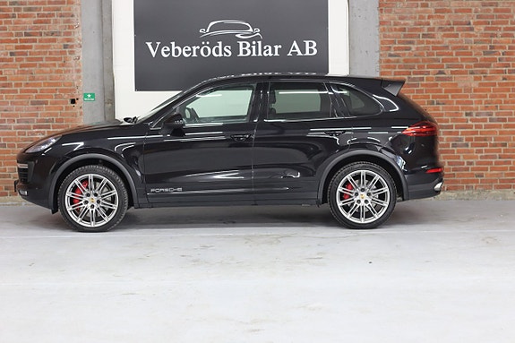 Porsche Cayenne Turbo 5 of 22