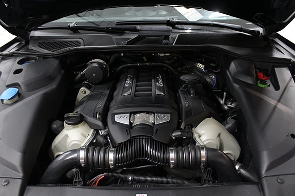 Porsche Cayenne Turbo 28 of 30
