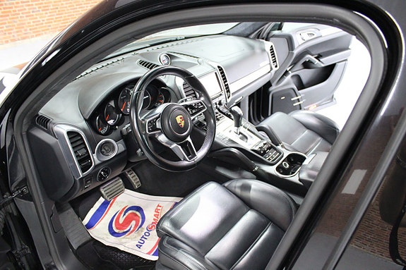 Porsche Cayenne Turbo 11 of 22